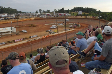 The high banks of Volunteer Speedway. (rickschwalliephotos.com)