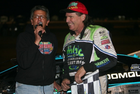 Scott Bloomquist in victory lane. (ronskinnerphotos.com)