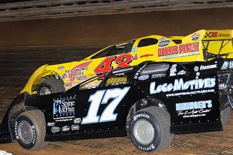 Jason Covert (43a) overtakes Gary Stuhler (17) on the fourth lap at Hagerstown. (wrtspeedwerx.com)