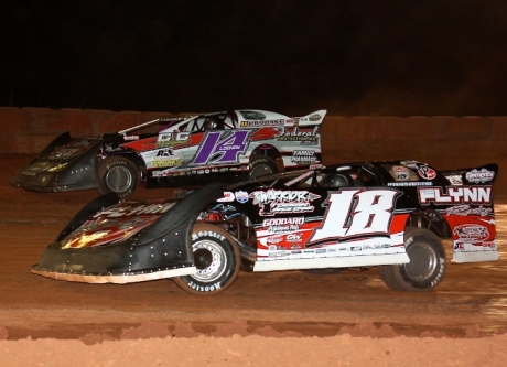 Brad Looney (14) outdueled Ronny Lee Hollingsworth (18) early in Meeker, Okla. (DirtonDirt.com)