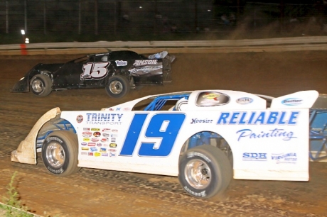 Matt Parks (15) holds off Austin Hubbard at Port Royal. (pbase.com/cyberslash)