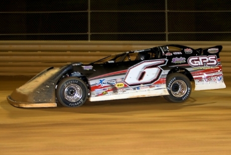 Steve Shaver heads to another Virginia Motor Speedway victory. (glensphoto.com)