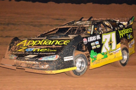 Chris Wall heads for the front at North Alabama Speedway. (photobyconnie.com)