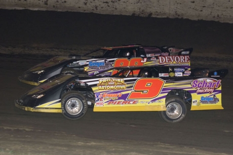 Eric Smith (9), shown battling teammate Jimmy Dehm, earned $2,000 Friday at Farmer City. (Rich Edwards Jr.)