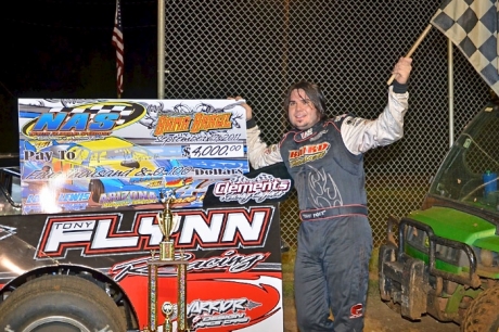 Ronny Lee Hollingsworth shows off his $4,000 check. (photobyconnie.com)