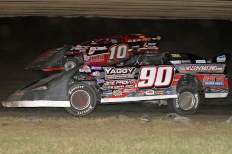 Lance Matthees (90) motors toward victory at Dakota State Fair Speedway. (crpphotos.com)