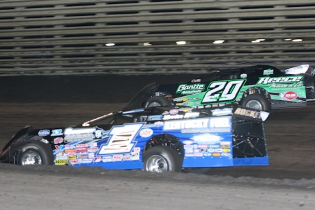 Jimmy Owens (20) works around Darrell Lanigan (1) to take command. (Barry Johnson)