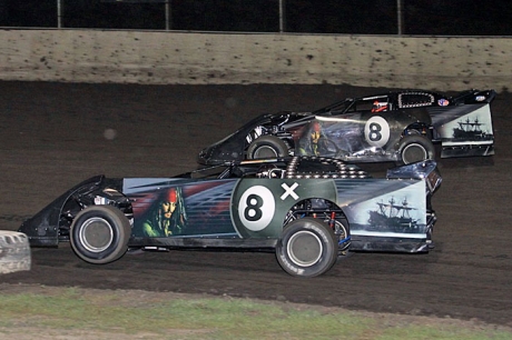 Randy Korte (8x) drove Scott Weber's (8) backup car to victory. (stlracingphotos.com)