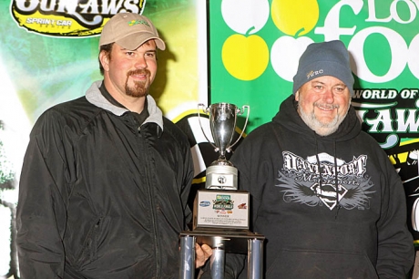 Jonathan Davenport celebrates with car builder Barry Wright. (pbase.com/cyberslash)