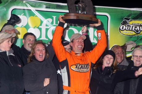 Rick Eckert claimed the $100,000 World of Outlaws championship. (pbase.com/cyberslash)