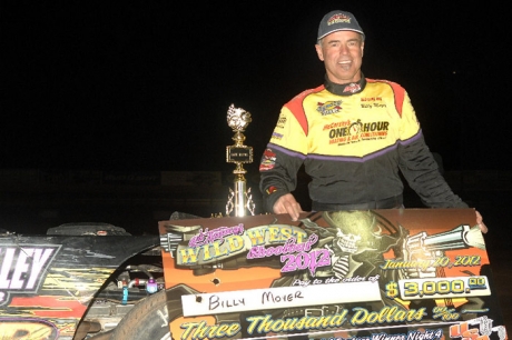 Billy Moyer led all 30 laps of the caution-free feature. (photofinishphotos.com)