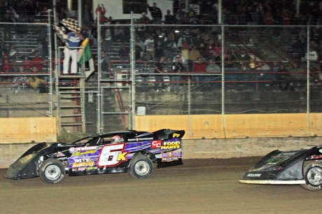 Michael Kloos takes the checkers ahead of Chad Zobrist. (Billy Haffer)