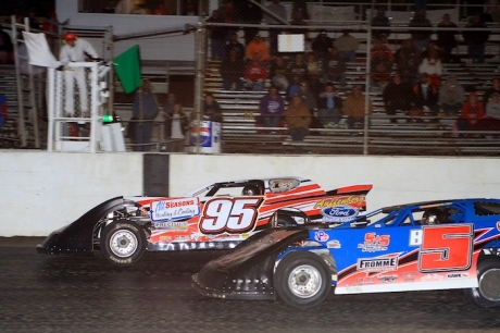 Jeff Johns (95) edges Brandon Sheppard (B5) for his first I-55 victory since 1999. (stlracingphotos.com)