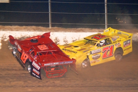 Shannon Babb (18) and Don O'Neal (71) crash at Paducah. (DirtonDirt.com)