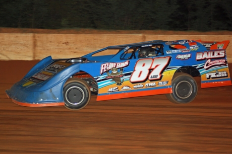 Ross Bailes heads for victory at Carolina Speedway. (Gene Murphy)