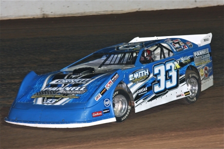 Eric Turner heads for a runner-up finish in the first Show-Me 100 heat race. (cbracephotos.com)