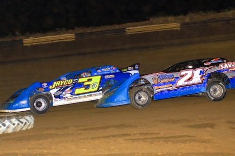 Brian Shirley (3) held off Kyle Logue (21) for a $5,000 victory. (stlracingphotos.com)