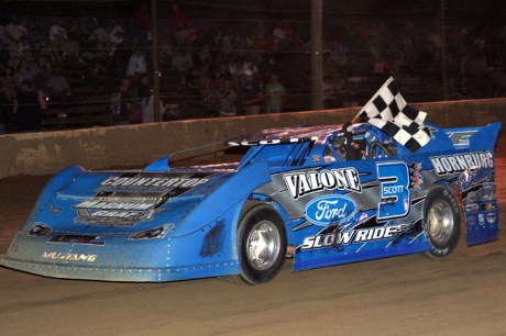 David Scott picks up the checkers at Stateline Speedway. (Bill Galford)