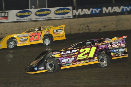 Billy Moyer (21) stalks Don O'Neal at Tri-City. (stlracingphotos.com)