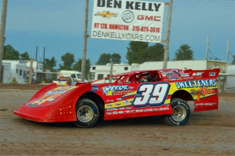 Tim McCreadie gets rolling at Utica-Rome Speedway. (rickswalliephotos.com)