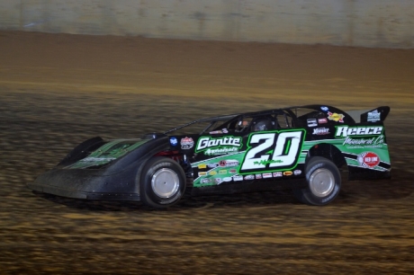 Jimmy Owens heads for victory at Lawrenceburg. (sraracingphotos.com)