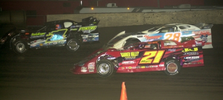 Dennis Erb Jr. (28) found the lead late on Aug. 31 at Farmer City, Ill. (Shawn Crose)