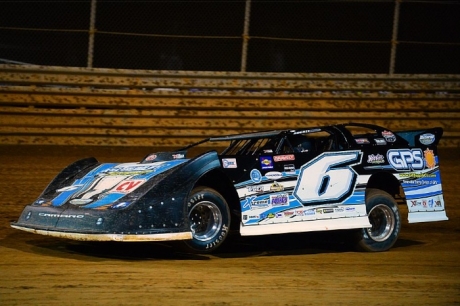 Steve Shaver won oa heat race to earn a front-row starting spot at VMS. (rickschwalliephotos.com)