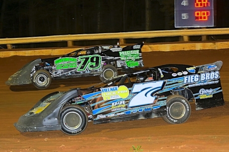 D.J. Troutman (7) heads for victory at Bedford Speedway. (wrtspeedwerx.com)