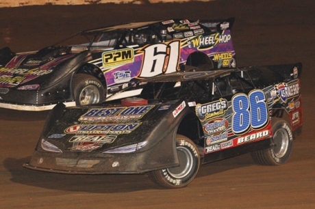 Kyle Beard (86) battles last season for Upton Motorsports in Columbus, Miss. (foto-1.net)