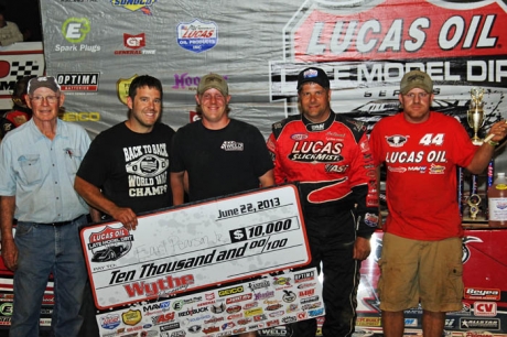 Bobby Labonte Racing team members celebrate. (Gene Lefler)