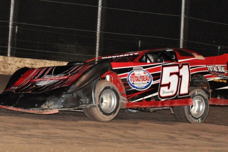 Joey Moriarty races to victory at Tucson. (photosbyshana.net)