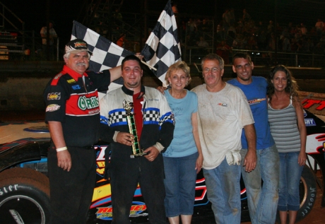 Kevin Sitton enjoys victory lane. (scottscustomart.com)