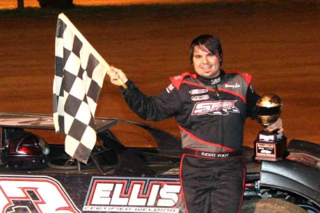 Ronny Lee Hollingsworth in victory lane. (Doris Cherry)