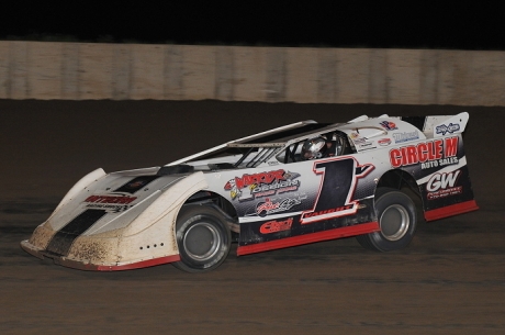 Will Vaught heads for victory at Junction Motor Speedway. (fasttrackphotos.net)