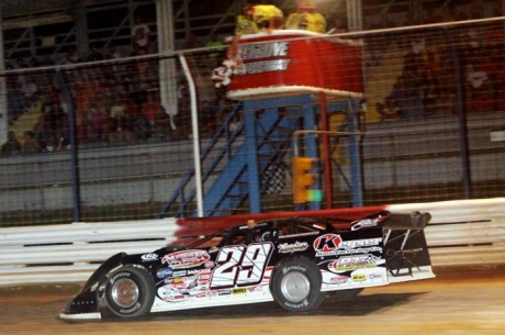 Darrell Lanigan takes the checkers at Selinsgrove. (pbase.com/cyberslash)