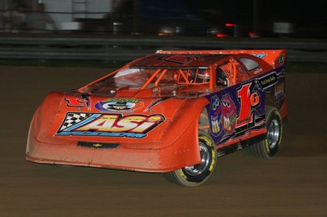 Frank Guidace guides his Lazer Chassis to victory. (Todd Battin)