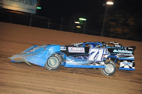 Dennis Lunger Jr. won at Lernerville. (Howie Balis)