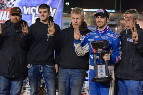 Josh Richards and crew celebrate at Charlotte. (dt52photos.com)