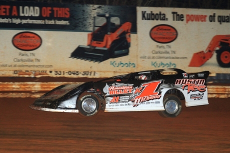 Riley Hickman heads to victory at Clarksville. (stlracingphotos.com)