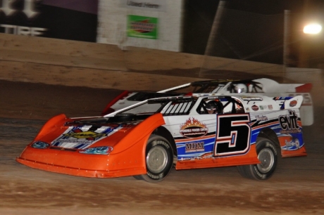 R.C. Whitwell heads to victory at Tucson International Raceway. (photosbyshana.net)