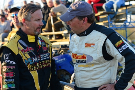 Billy Ogle Jr. (left) talks with Hall of Famer John Gill (right). (rickschwalliephotos.com)