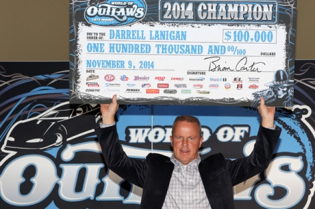 Darrell Lanigan and his $100,000 check. (pbase.com/cyberslash)