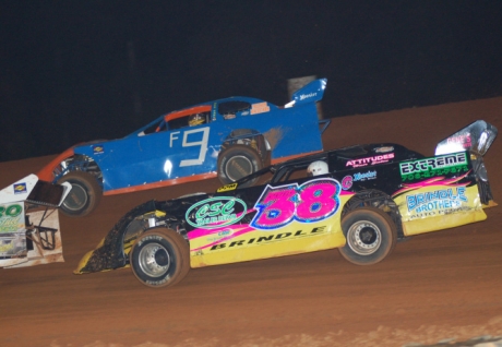 Frank Ingram (F9) leads Chip Brindle (38). (mikessportsimages.com)