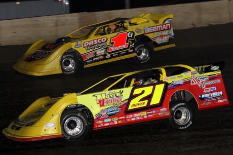 Billy Moyer (21) heads for victory at Farmer City. (Jim DenHamer)