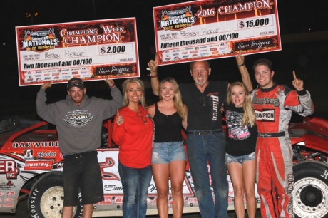 Hell Tour champ Bobby Pierce and his team. (Jim DenHamer)