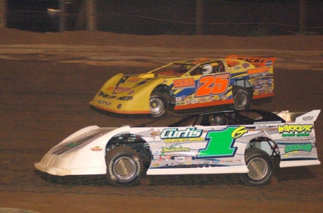 McDowell (G1) overtakes Clanton (25) on lap 20. (Robert Holman)